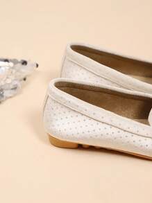 New Plus Size Lightweight Flat Slip-On Loafers, Casual Daily Commute Shoes, Solid Color, Metal Buckle, Round Toe, Breathable Fabric Patchwork, Handmade Lace, Rhinestone Embellished, White Women Leisure Moccasins, Suitable For Spring, Summer, All Season - White - View 8