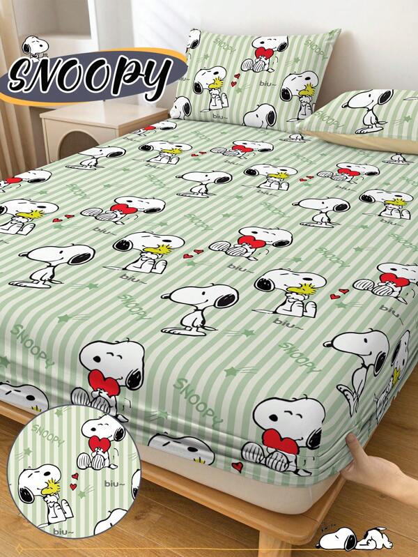 SNOOPY 1 pieza Sábana ajustable con diseño de Snoopy, ropa de cama Snoopy, protector de colchón, cubierta de cama, sábana ajustable cómoda y transpirable, protector de colchón antipelusas, cubierta de cama con diseño de dibujos animados, artículos de Snoopy, decoración del hogar Snoopy, a prueba de polvo y antideslizante, se ajusta a todas las camas - individual, doble, queen, king, adecuado para todas las temporadas, no incluye almohada ni funda de almohada, lavable a máquina.