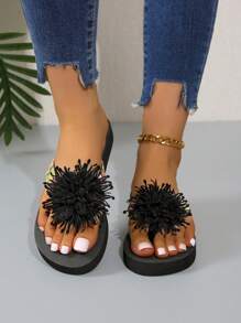 2025 年夏季新款时尚花朵装饰人字拖沙滩凉鞋