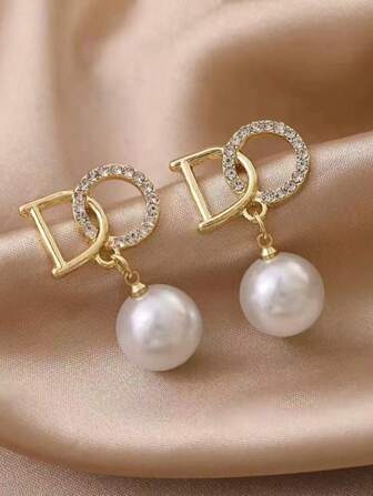 1 对欧美经典百搭时尚韩式奢华小众设计珍珠耳环，简约优雅字母水晶耳钉女士