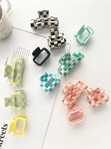 3 Pcs Women Checkerboard Hair Clips Set, Simple Korean Casual Cute Resin Material Bestseller Dual-Color Checkerboard Hollow Acrylic Hair Claw Hair Clips Combination, Suitable For Daily Wear, Vacation, Travel, Clipping, Partial Ponytail, Non-Damaging Hair Accessories Set Hair Jaw Clip
