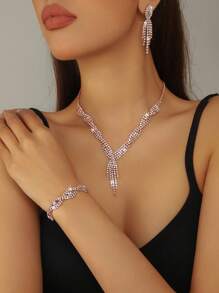 这款 4 件套包括（1 条项链 + 1 对耳环 + 1 条手链）法式浪漫流苏耳环和手链，是一款时尚的珠宝套装，适合日常佩戴、婚礼、派对和其他场合。 - 銀色 - 查看 8