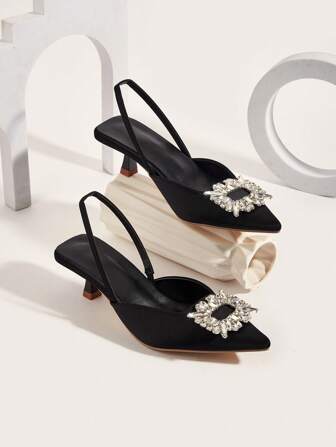 Höst/Vinter 2024 Nya bekväma damskor med kristallspänne och spetsiga höga klackar (asymmetriskt tygsnitt på ovansidan) Alla hjärtans dag, eleganta, kitten heels, fest