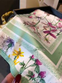 1pc Women's Elegant/Retro Fashion Printed Lightweight Satin Scarf/Square Scarf, Can Be Used As Headscarf, Scarf, Shawl, Lightweight And Comfortable Women's Wrap, Robe, Headpiece, Suitable For Spring, Summer, Autumn Daily Wear And Outings, Also An Ideal Gift For Mother's Day, Women's Day. - Green - View 4