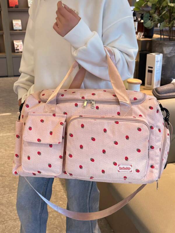حقيبة سفر ذات سعة كبيرة مطبوعة بنقشة الفراولة من القطيفة، متعددة الوظائف مع فصل للأجزاء الجافة والرطبة وحجرة مستقلة للأحذية، مناسبة للعطلات والأنشطة الخارجية والمدرسة والنادي الرياضي، حقيبة لوازم المدرسة