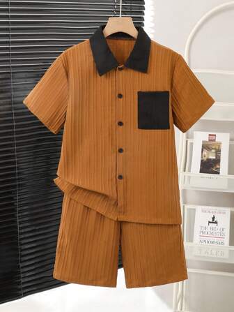 夏季青少年男孩时尚休闲简约短袖衬衫+短裤两件套，波浪条纹面料，黑色和棕色立领开衫纽扣设计，非常适合日常穿着、校园聚会、户外和旅行