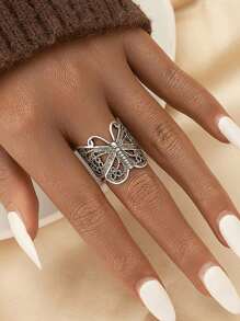 蝴蝶装饰戒指