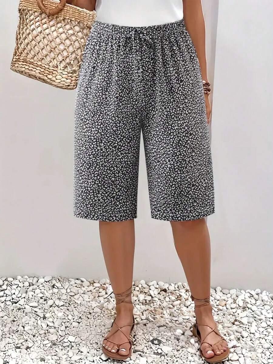 Shorts de playa ligeros de talla grande para mujer - Estampado floral casual en azul y blanco, fabricados en poliéster, lavables a máquina, longitud hasta la rodilla, con cordón decorativo, sin bolsillos - Multicolor - Ver 1