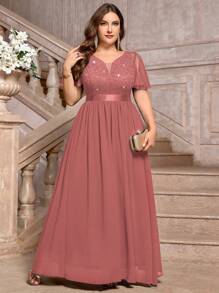 Große Größen Abendkleid mit tiefem V-Ausschnitt, Pailletten, Spitze, Rüschen, Mesh-Ärmeln und Chiffon-Kontrast