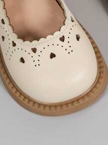 女童镂空心形公主休闲软皮鞋适合演出和各种聚会