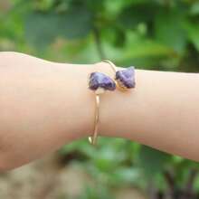 1 pieza Brazalete asimétrico de amatista natural ajustable para mujeres, con tarjeta de bendición como regalo