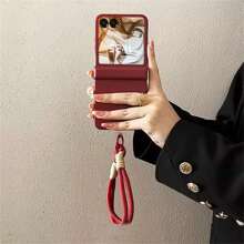 Funda de teléfono de color rojo vino simple y lujosa con correa portátil antifuga para Razr50 Razr 50 Ultra 50ultra, cubierta trasera resistente al agua, a los golpes, a las caídas y a los arañazos - Burdeos - Ver 3