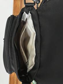 男士时尚单肩斜跨包 港风休闲翻盖款式 撞色字母布标装饰 带扣设计 个性单肩斜跨方包 - 彩色 - 查看 4