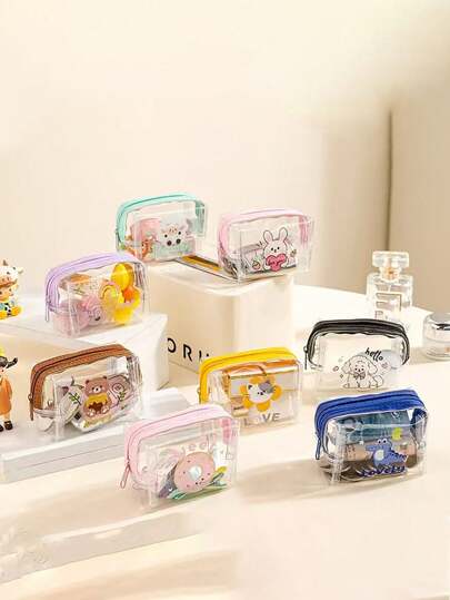 Mini portmoneu transparent din PVC cu desene animate, poate fi folosit ca geanta de mana mica, geanta portabila pentru cosmetice, organizator de ruj. Fabricat din material PVC rezistent la apă și rezistent la praf, cu modele de animale adorabile, mini geantă de organizare de călătorie.