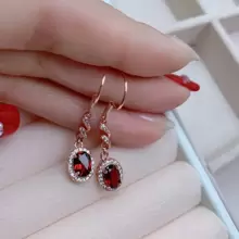 1 par de pendientes de plata chapada en oro con rubíes naturales, pendientes de botón, pendientes de moda elegantes de plata de ley 925, regalos de moda para parejas, con significado de paz, libertad, riqueza, buena suerte, felicidad familiar, adecuados para regalos familiares, regalos de Navidad y diversos regalos para fiestas, regalos de cristal (regalo aleatorio: cordón, caja de regalo)