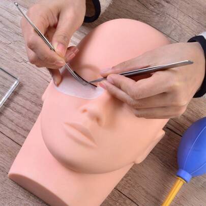 1pc Eyelash Extension Training Mannequin Head -Eyelash Extension Practice Model - Beauty Massage Practice Head Model - Makeup Embroidery Dummy Head-Soft Silicone Material-Lash Extension Tool