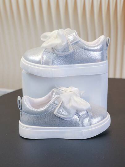 1双女童时尚可爱休闲户外平底运动鞋，适合所有季节