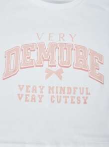 两件套时尚甜美女孩休闲套装，包括一件简约字母蝴蝶结装饰短袖上衣和一条粉色蝴蝶结装饰阔腿裤，适合春、秋、夏季、派对、上学和日常穿着，青少年适用。