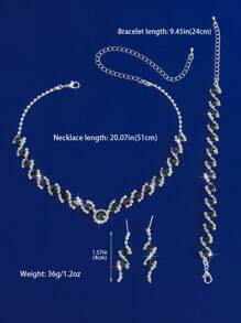 Bộ trang sức kim cương đen 4 món sang trọng này bao gồm một dây chuyền, một đôi bông tai và một vòng tay, hoàn hảo cho phụ nữ đeo trong các sự kiện buổi tối, đám cưới, tiệc tùng và nhiều dịp khác. - màu đen - Xem 5