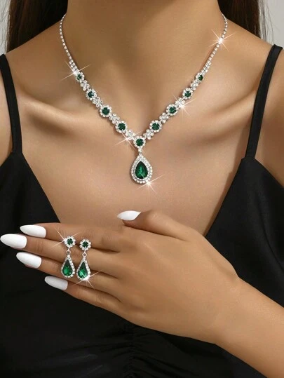 3件套奢华水钻镶嵌精致高端项链耳环套装，适合女性在婚礼、派对、节日及情人节等场合佩戴。