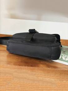 男士时尚单肩斜跨包 港风休闲翻盖款式 撞色字母布标装饰 带扣设计 个性单肩斜跨方包 - 彩色 - 查看 8