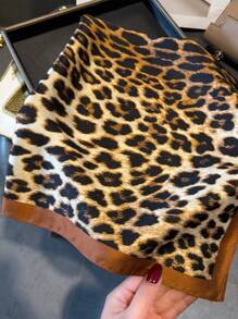 1pc Vintage And Fashionable Leopard Print Animal Print Satin Square Scarf Headband Bandana, Versatile Women's Silk Imitation Scarf Shawl For Tourism, Vacation, Leisure, And Leisure,Head Scarf, Daily Commuting Small Collar, Fashionable Handbag Decoration Bag Ribbon, Holiday Gift For Mothers And Elders For Dress
