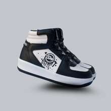 Tenis deportivos blancos con detalles rojos para niño, diseño de moda con estampado lateral, ideales para actividades al aire libre, correr y entrenar, calzado cómodo y estilizado para un look moderno y versátil - Blanco y Negro - Ver 1