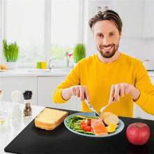 实用的亚克力砧板，防滑易清洁，边缘设计保护台面并节省空间，是家庭厨师和专业厨师的理想厨房必备品，也是完美的圣诞礼物之选。优质带边缘亚克力砧板 - 防滑防油厨房水果蔬菜砧板 - 理想的父母礼物，黑色