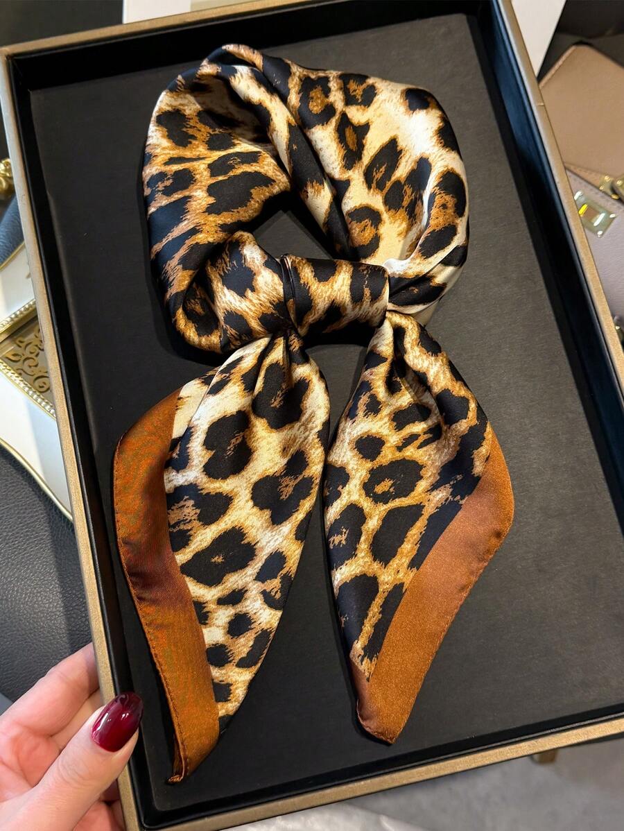 1pc Vintage And Fashionable Leopard Print Animal Print Satin Square Scarf Headband Bandana, Versatile Women's Silk Imitation Scarf Shawl For Tourism, Vacation, Leisure, And Leisure,Head Scarf, Daily Commuting Small Collar, Fashionable Handbag Decoration Bag Ribbon, Holiday Gift For Mothers And Elders For Dress