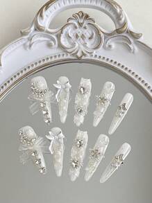 一片式超长甲婚纱白色缎面打底立体月亮珍珠山茶花简约大气纯手工穿甲，适合女生生日派对聚会日常生活，含一片式果冻胶和一片指甲油按压式指甲美甲用品美甲