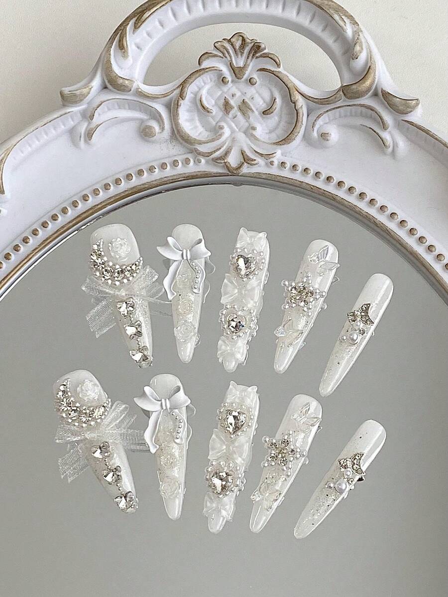 一片式超长甲婚纱白色缎面打底立体月亮珍珠山茶花简约大气纯手工穿甲，适合女生生日派对聚会日常生活，含一片式果冻胶和一片指甲油按压式指甲美甲用品美甲