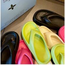 Casual Flip-Flops Women's Style, Summer Indoor And Outdoor Wear, Increase Pinch-Foot Shoes, Non-Slip Home Soft Leisure Beach Thick Soled Flip Flops For Women - Black - View 3