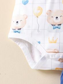 H HIBOBI Bộ 2 món cho bé trai mùa hè: Áo liền quần cổ bẻ kiểu quý ông + Quần yếm màu xanh nhạt, họa tiết gấu kẻ caro trắng xám nhạt, nơ xanh cài khuy. - Màu xanh lam - Xem 5