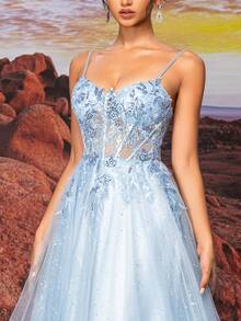 蓝色薄纱吊带裙长款 A 字形闪亮珠绣舞会礼服，派对礼服