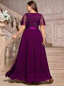 Vestido largo formal de fiesta con cuello de pico profundo, encaje con lentejuelas, volantes, mangas de malla y contraste de gasa