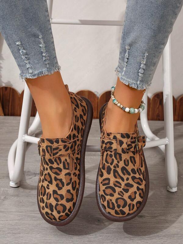 Plus Size Slip-On Casual Loafers With Elastic Band, Comfortable & Light, Leopard Print, European And American New Style