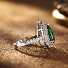 1 件 S925 纯银水滴形合成绿宝石女士戒指，适合母亲节、情人节、生日、周年纪念、婚礼、派对、送礼、日常佩戴，附赠精美礼品盒，银重 8 克