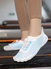 Dian Sen 女士水鞋速干水上鞋、涉水和水上徒步鞋，适合游泳、冲浪、海滩、皮划艇、赤脚宽头设计、防滑河流徒步和峡谷探险鞋、沙滩游泳鞋、赤脚水上袜，轻便灵活，适合瑜伽、普拉提、游泳池、瑜伽、沙滩排球、健身房、攀岩、钓鱼、春季、夏季、秋季穿着。 - 白色 - 查看 4