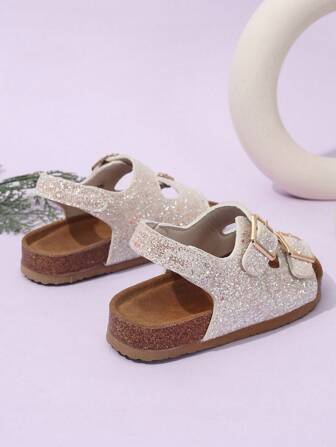 闪光不对称双底一脚蹬凉鞋，配有后绑带和金属扣，舒适休闲夏季儿童平底鞋