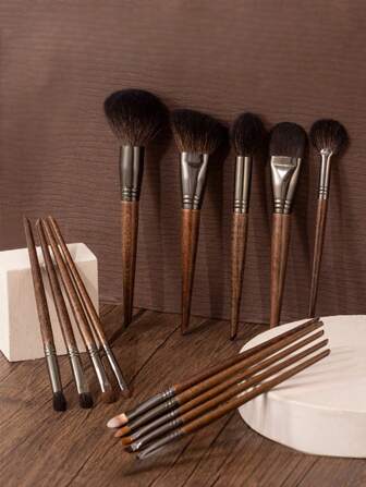 14件套专业化妆刷套装 - 散粉刷、轮廓刷、腮红刷、面膜刷、高光扇形刷、遮瑕刷、高光刷、大号眼影晕染刷、细节晕染刷、斜角眼影刷、小号细节刷、大号眼影刷、唇刷 - 高级护肤工具，刷毛柔软，抓粉力强，结实耐用的木质手柄，完美适用于日常面部彩妆。化妆刷套装，化妆刷套装，化妆刷套装，全套化妆刷，化妆刷套装，全套化妆工具，化妆刷套装，化妆刷套装，化妆礼盒套装