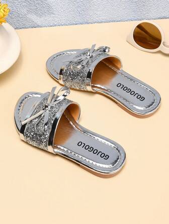 1 双可爱蝴蝶结设计时尚休闲女孩拖鞋，适合居家穿着和旅行摄影等各种场合，女孩的最爱