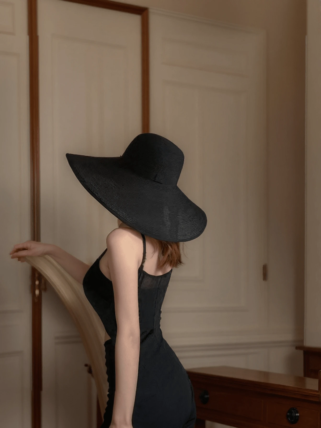 1 件女士宽边防晒太阳帽，黑色编织带，沙滩帽 - 黑色 - 查看 1