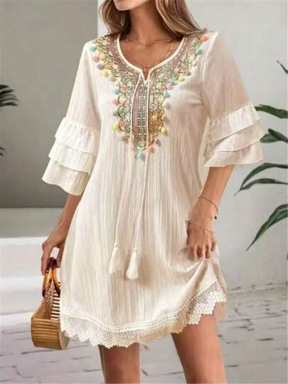 Vestido de mujer con cuello en V bordado, con detalles de flecos de colores, mangas 1/3 con volantes, decoración con flecos, vestido para vacaciones en la playa