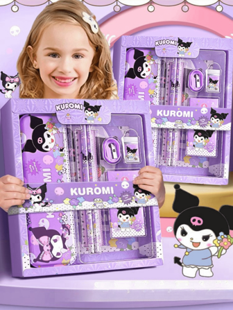 Sanrio Coffret cadeau papeterie style personnage de dessin animé Hello chat et Kuromi, autorisé par Sanrio, comprenant un crayon, un carnet, un taille-crayon, une trousse, une règle et une gomme, un crayon Coffret cadeau papeterie style personnage de dessin animé Hello chat et Kuromi, autorisé par Sanrio, cadeaux de rentrée scolaire