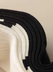 5 paires de chaussettes mi-mollet pour femmes avec rayures et impression de lettres, chaussettes de sport casual noires et blanches, conviennent pour le port quotidien, printemps/été