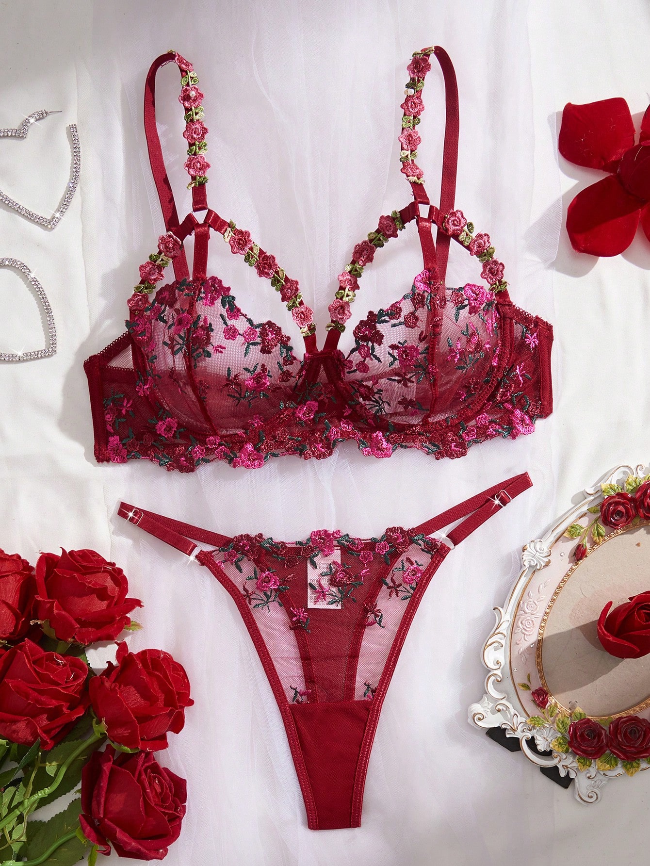 مجموعة ملابس داخلية نسائية مثيرة: حمالة صدر مطرزة بالزهور الحمراء وسروال شفاف من الشبك، كؤوس مبطنة لتعزيز الإبراز، ملابس نوم حميمية، هدية عيد الحب، حفلات