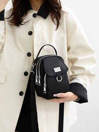 Sac à bandoulière mini en nylon de couleur unie, style de rue mignon avec imprimé et poche cachée. Petit sac de mode 17*21*7cm pouvant contenir un téléphone et les essentiels quotidiens. Portefeuille pratique, sac pour téléphone pour femmes