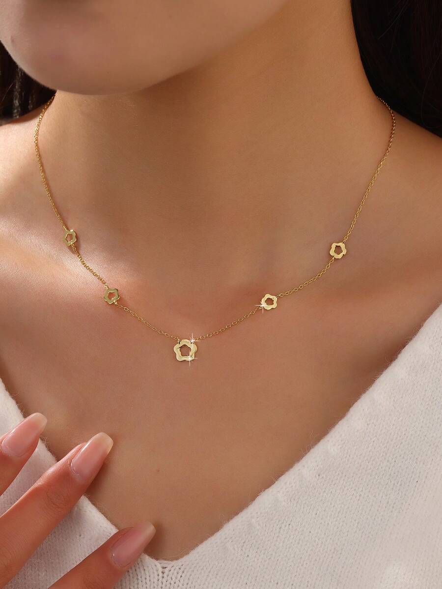 1pc S925 Sterling Silver Shiny 5-Leaf Clover 5-Ring Pendant Necklace, Fashionable Choker, Essential For Daily Outfit Of Elegant Girls, Great For Holiday & Birthday Gifts - Gold - View 1