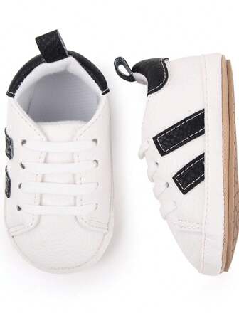 白色婴儿平底鞋，男女宝宝同款，贴心设计简约时尚，软胶鞋底防滑，新款婴儿平底鞋