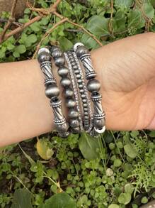 6pcs/Set Handmade Style Totem Carved Antique Silver Effect Bead Buttons Stackable Elastic Bracelets Set, Pattern Beads Multi-Piece Stretch Bracelet